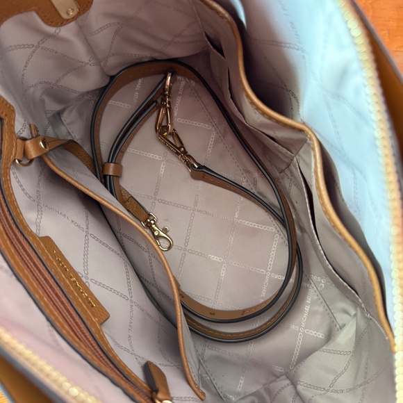 Michael Kors Mercer medium belted satchel crossbody bag - Picture 5 of 6